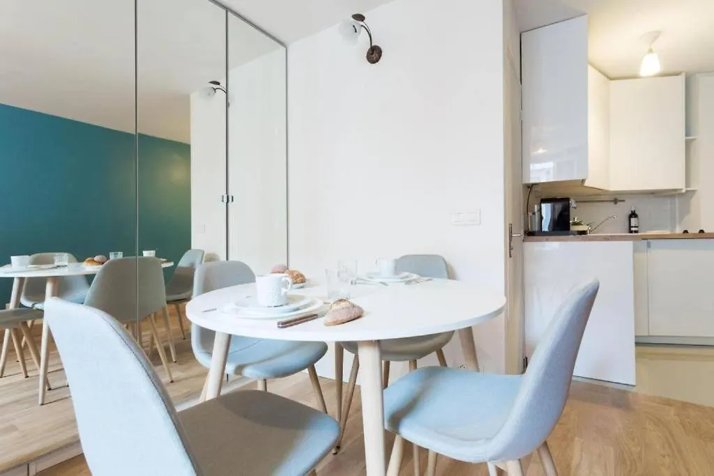 Charming Studio Canal St Martin/Gare De L'Est Paris Apartment