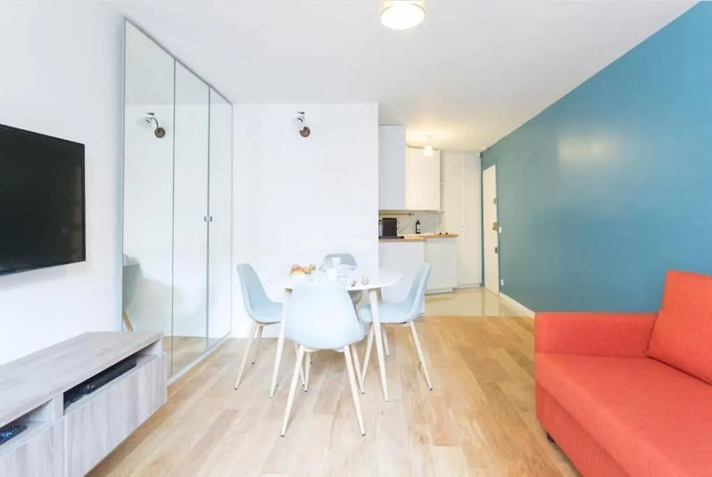 Charming Studio Canal St Martin/Gare De L'Est Paris Apartment